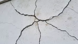 jak naprawić tynk cementowo wapienny