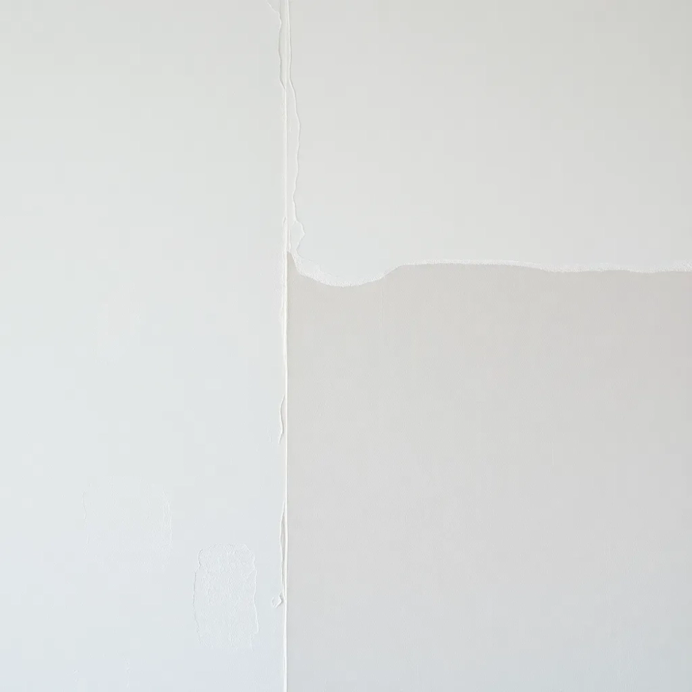 Czy gruntować tynk cementowo wapienny przed malowaniem