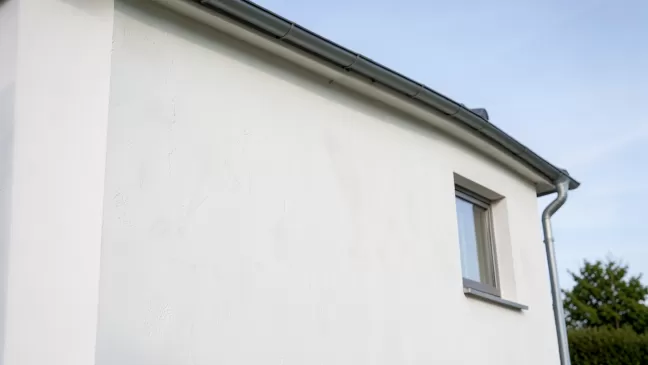 cena położenia tynku silikonowego na elewacji