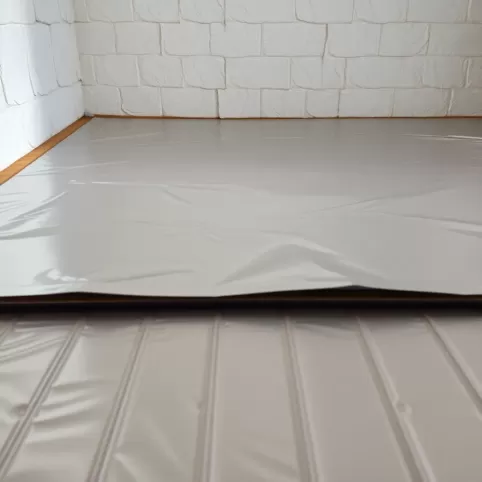 Czy dawać folię pod panele przy ogrzewaniu podłogowym