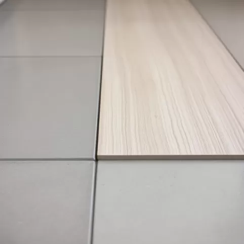 Czy można kłaść panele na płytki przy ogrzewaniu podłogowym