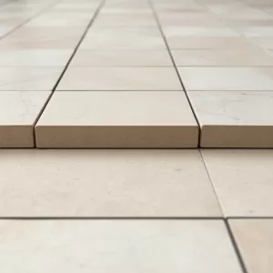 Czy można kłaść płytki na płytki przy ogrzewaniu podłogowym