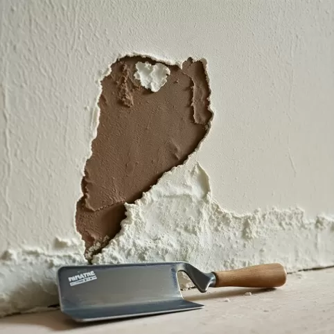 Czy można szpachlowac na mokry tynk