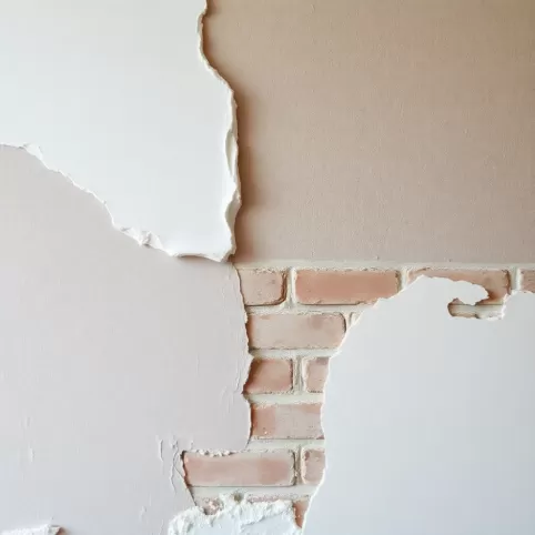 Czy tynki gipsowe można zostawić na zimę