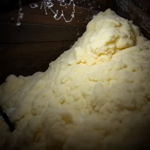 Czy wełna może dotykać desek