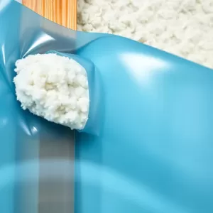 Czy wełna może dotykać folii paroizolacyjnej