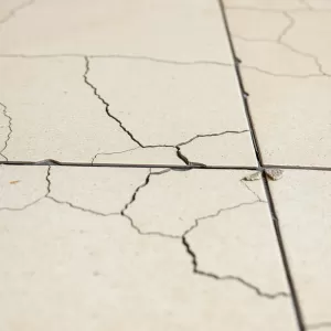 Dlaczego pękają płytki na ogrzewaniu podłogowym