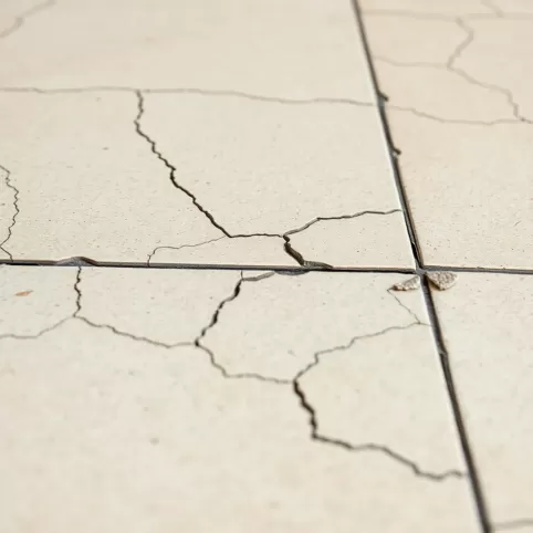 Dlaczego pękają płytki na ogrzewaniu podłogowym