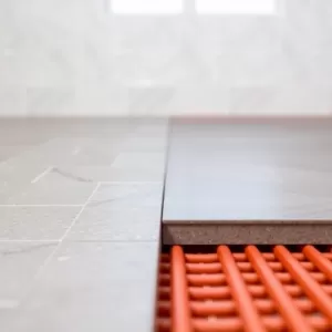 Jaka grubość płytki na ogrzewanie podłogowe