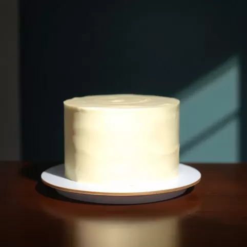 Kiedy dekorować tort po tynkowaniu