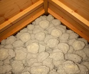 Mokra wełna na poddaszu