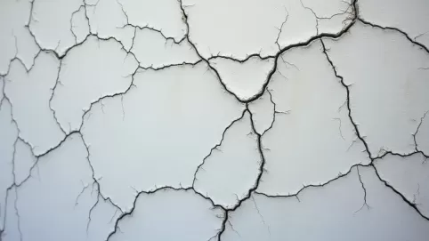 Pęknięcia na tynku silikonowym