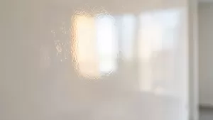 zeszklony tynk gipsowy
